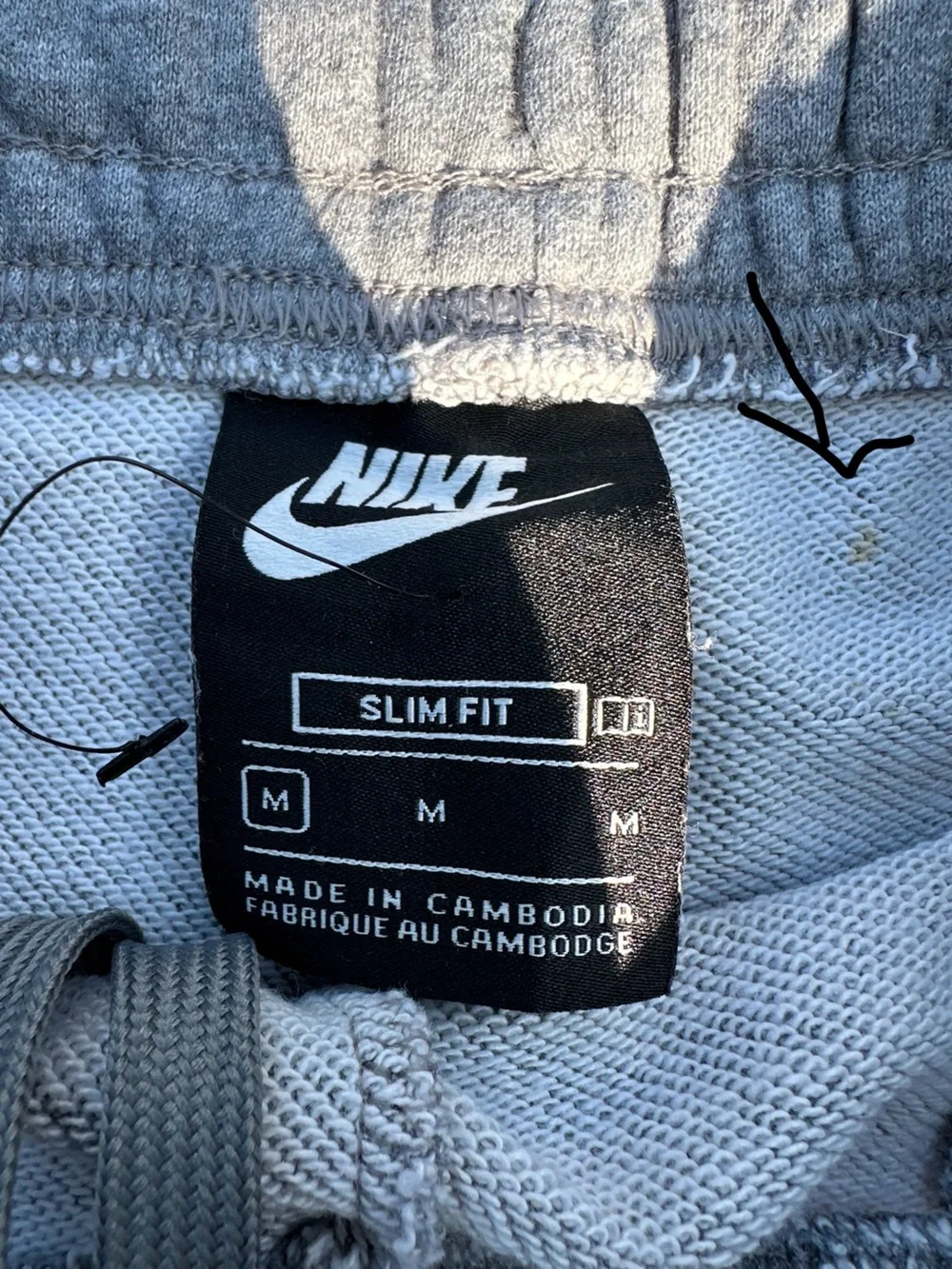 Nike kids Sportwear Club slim Fit Fleece Joggers Heather Grey white Nike Swoosh